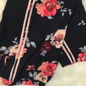 New floral casual pants with side stripes